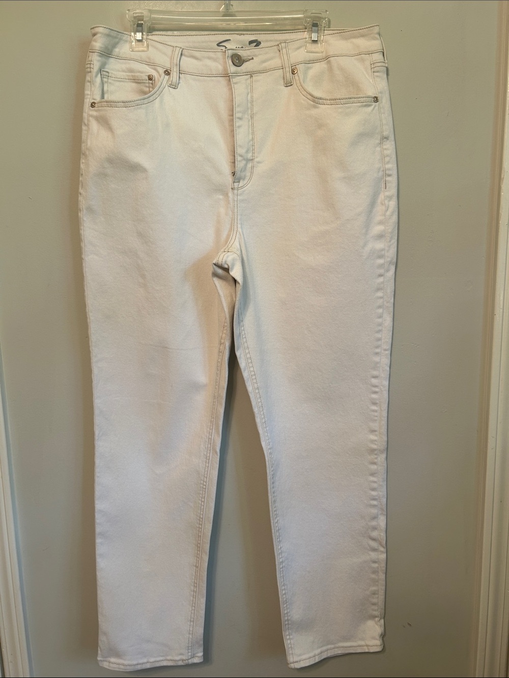 Seven 7 Cream Skinny Jeans with Classic Design and Subtle Texture. Size 14.